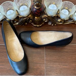 Naturalizer, black heels, round toe, size 7.5